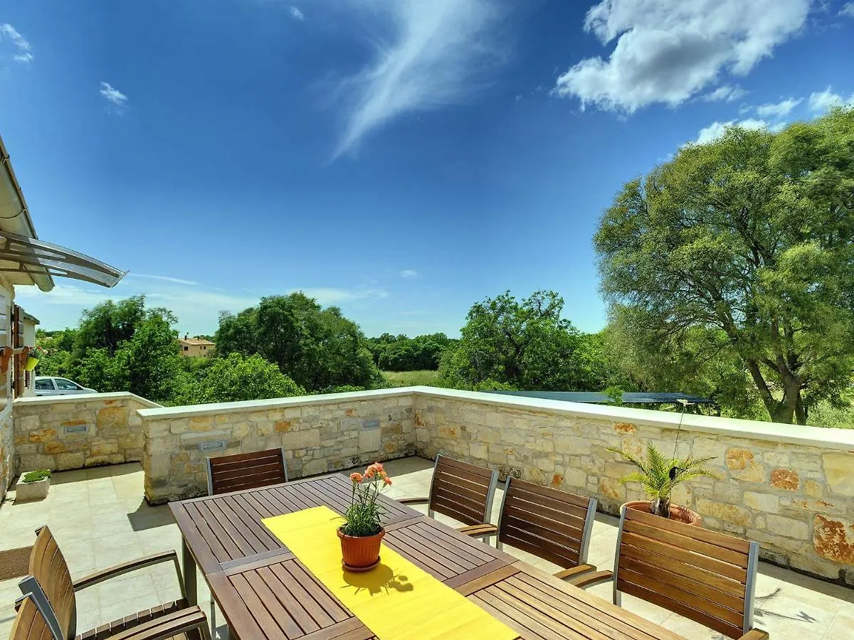 Rustic Holiday Home In Valtura With Swimming Pool